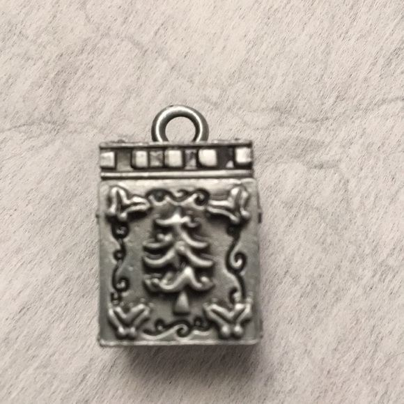 NWOT Metal Prayer Box Charm with Three Metal Angels Christmas Religious - Picture 12 of 14